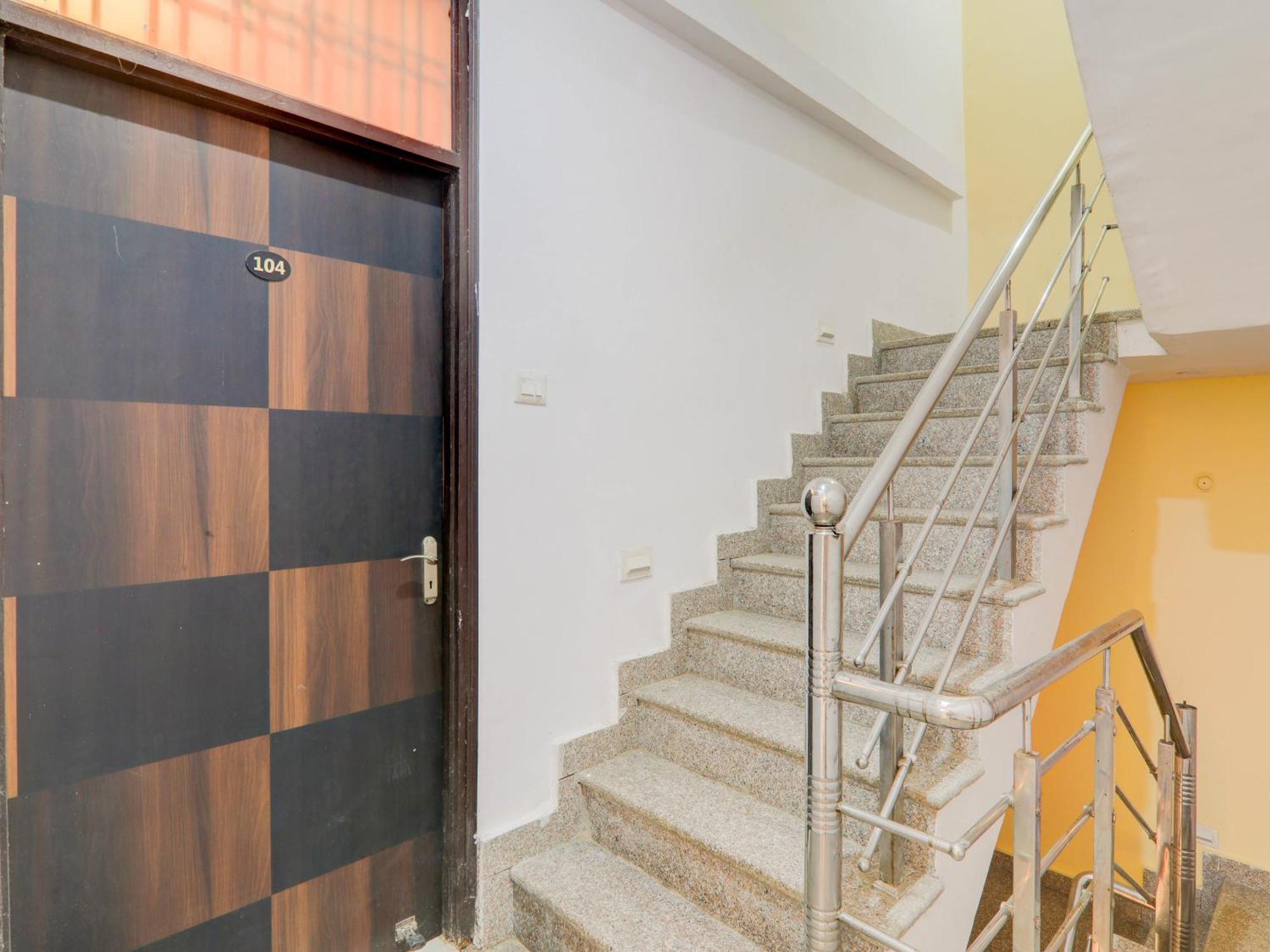 Super Collection O Kiara Guest House Lucknow Bagian luar foto