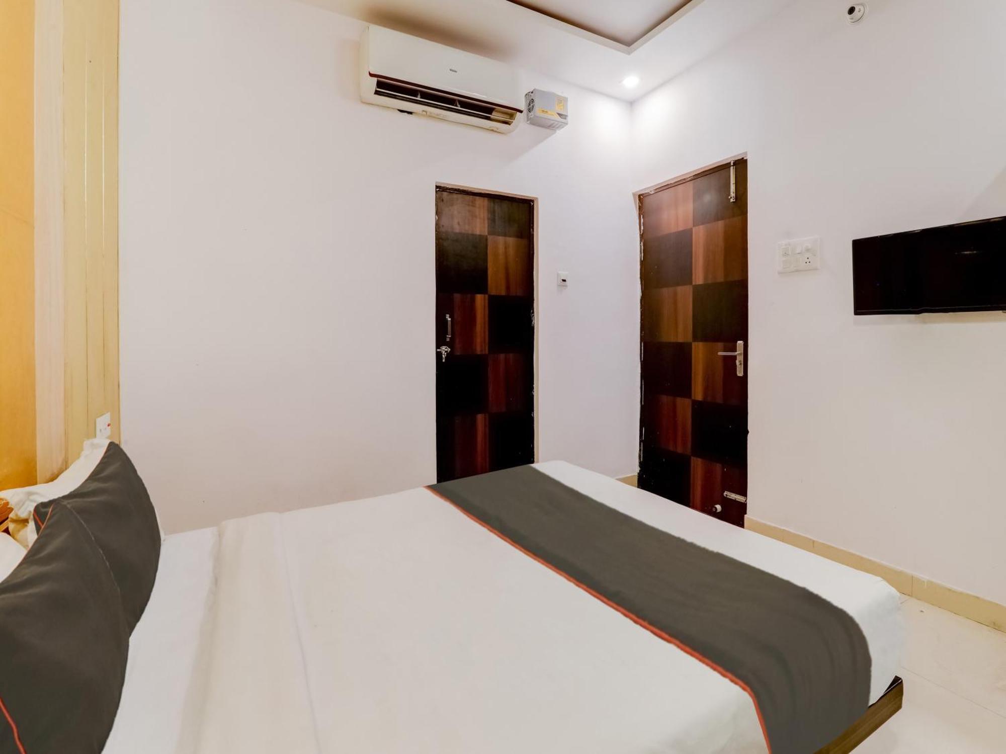 Super Collection O Kiara Guest House Lucknow Bagian luar foto